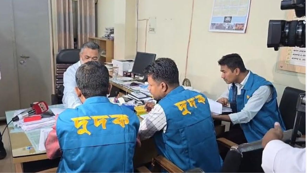 ফলাফল জালিয়াতির অভিযোগে চট্টগ্রাম শিক্ষাবোর্ডে অভিযান